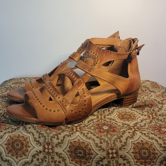 Antelope Macaria Leather Sandal - Picture 1 of 7